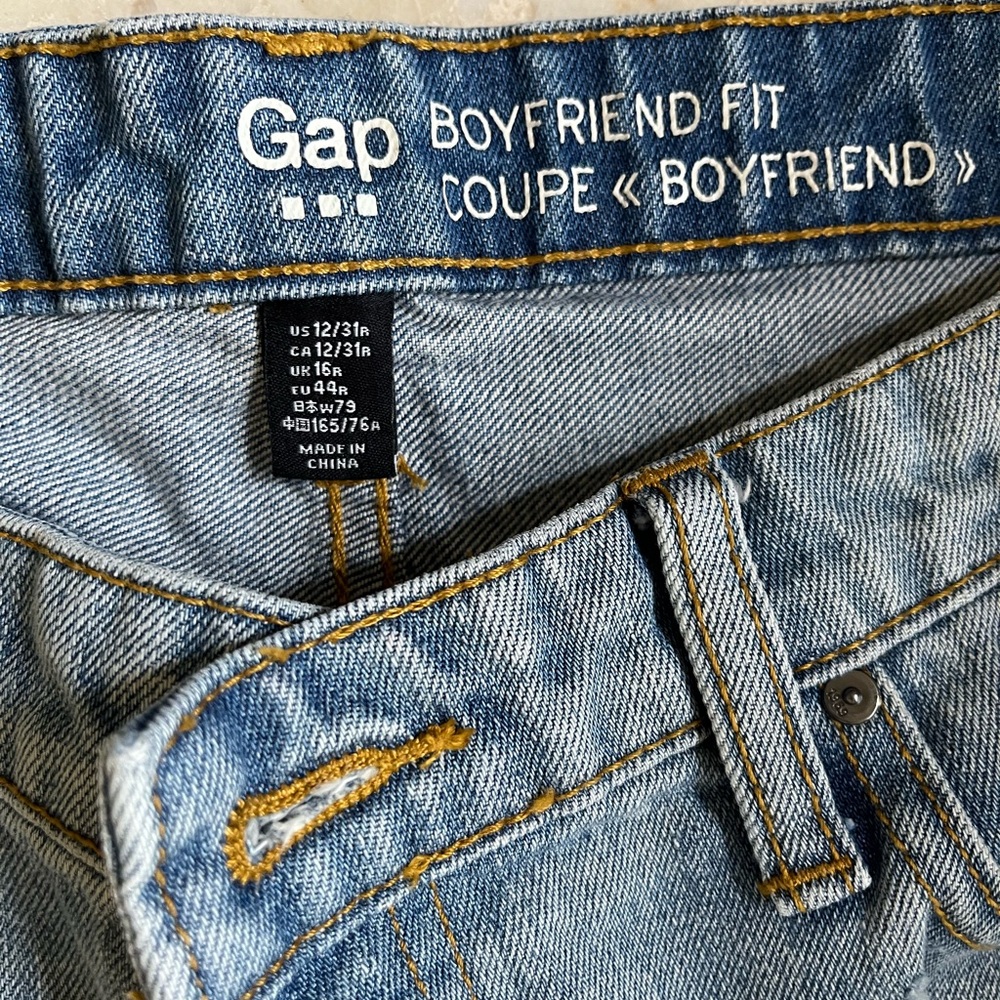 GAP Boyfriend Fit Jeans - Denim Blue 
Size 12/31